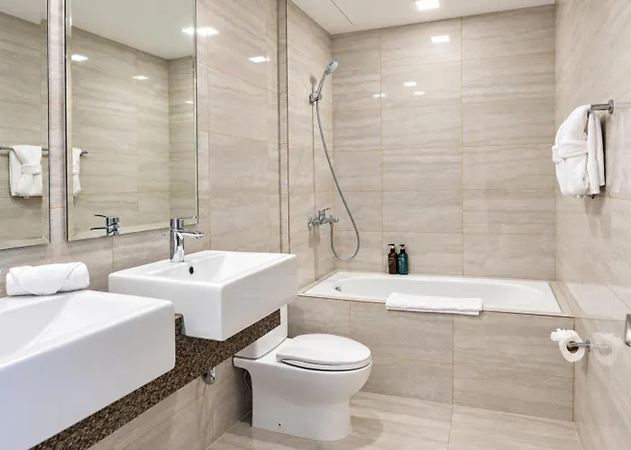 Deluxe 1, 2, & 3 Bedroom - Ocean, & View Near The Entertainment *